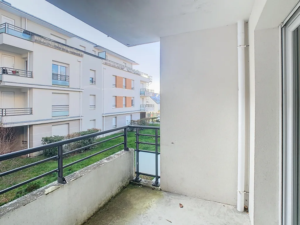 AVRILLE : TYPE 2 BALCON, PARKING, LOCATAIRE EN PLACE - MAV71781