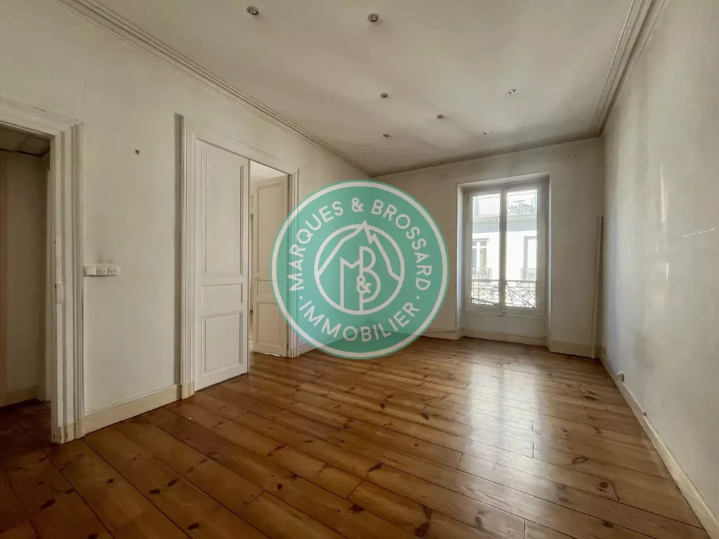 APPARTEMENT BOURGEOIS AU COEUR DE PAU - MAV67901